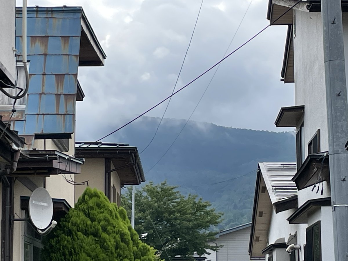 sarpanda75's tweet photo. おはようございます
今日も無事に
朝を迎える事ができました
今朝は朝イチで
洗濯物を干して🧺
のんびりのおやすみです
モーニングはおやすみ恒例の
パンdeモーニングです
とっても美味しいです😋
今日も皆さまと私が
いつもの一日になりますように
チチンプイプイ⭐🧙‍♀️🤗 https://t.co/0suN8YnIkz