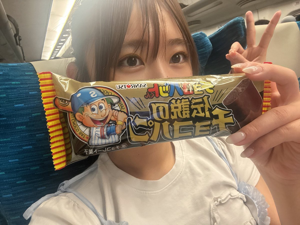 hinata__1211's tweet photo. チョコバット大好き民としては気になってしかたなかった
伝説のチョコパン
今日はボートの時間の収録してきまふ⏰ https://t.co/UoxNugvyYD