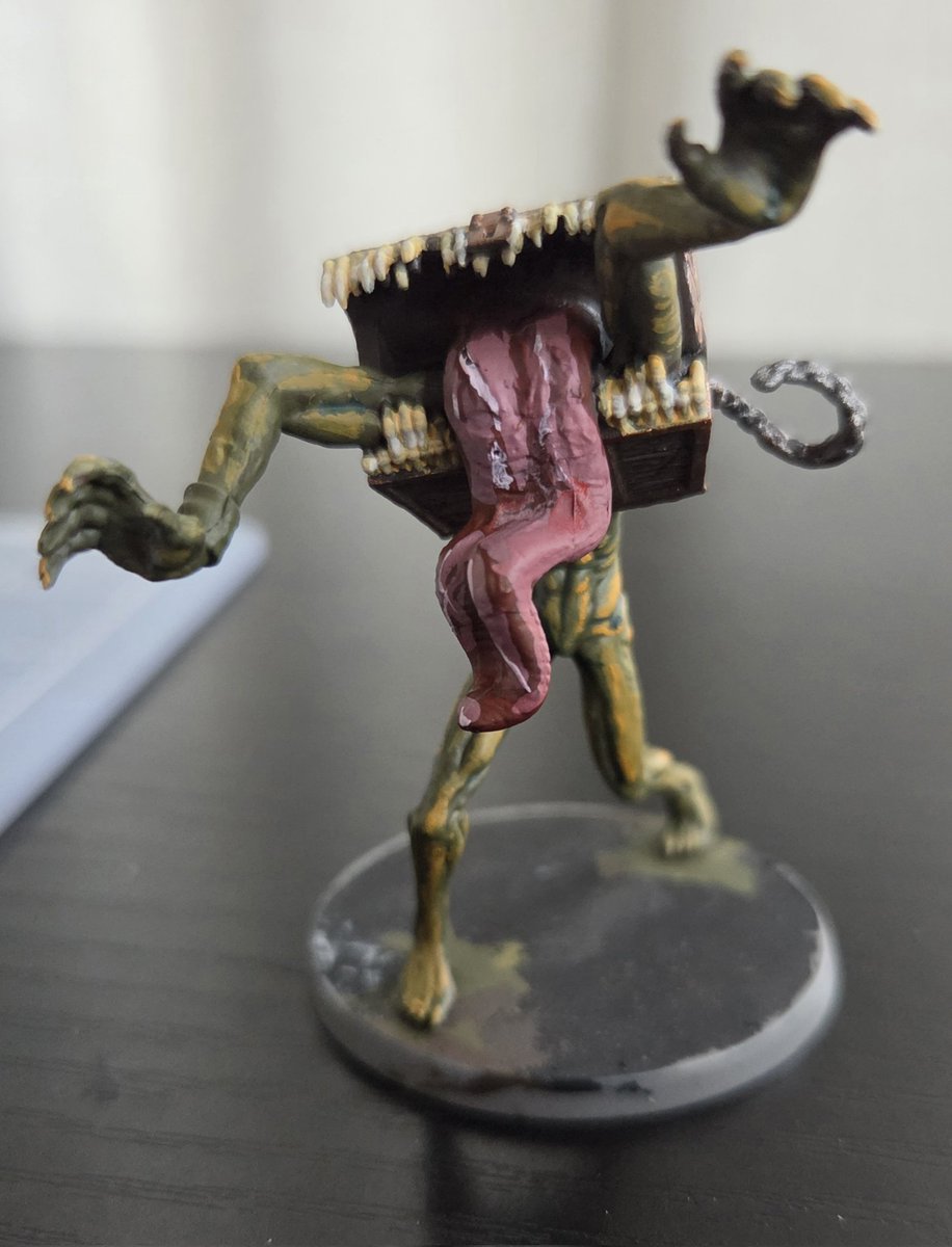 slumberingsinh's tweet photo. do i add a shade to make him look more grimy or is he ok 🤨

#miniaturepainting https://t.co/GRESxxodmR