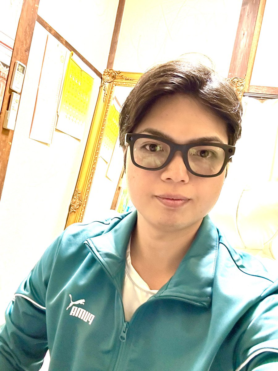 yatz_official's tweet photo. おはよう☀
早朝から,昨日届いたRAY-BAN META WAYFARER - GEN 2の初期設定をしています.Meta AIとペアリングはできたけど,撮影した写真の確認方法などグラスの使用方法に大変戸惑っている.
YATZ(やっつ)公式チャンネル
https://t.co/nkuVaTasD1
#yatz #やっつ #ANANTS #あんあんつ https://t.co/8fEWXxSdnx