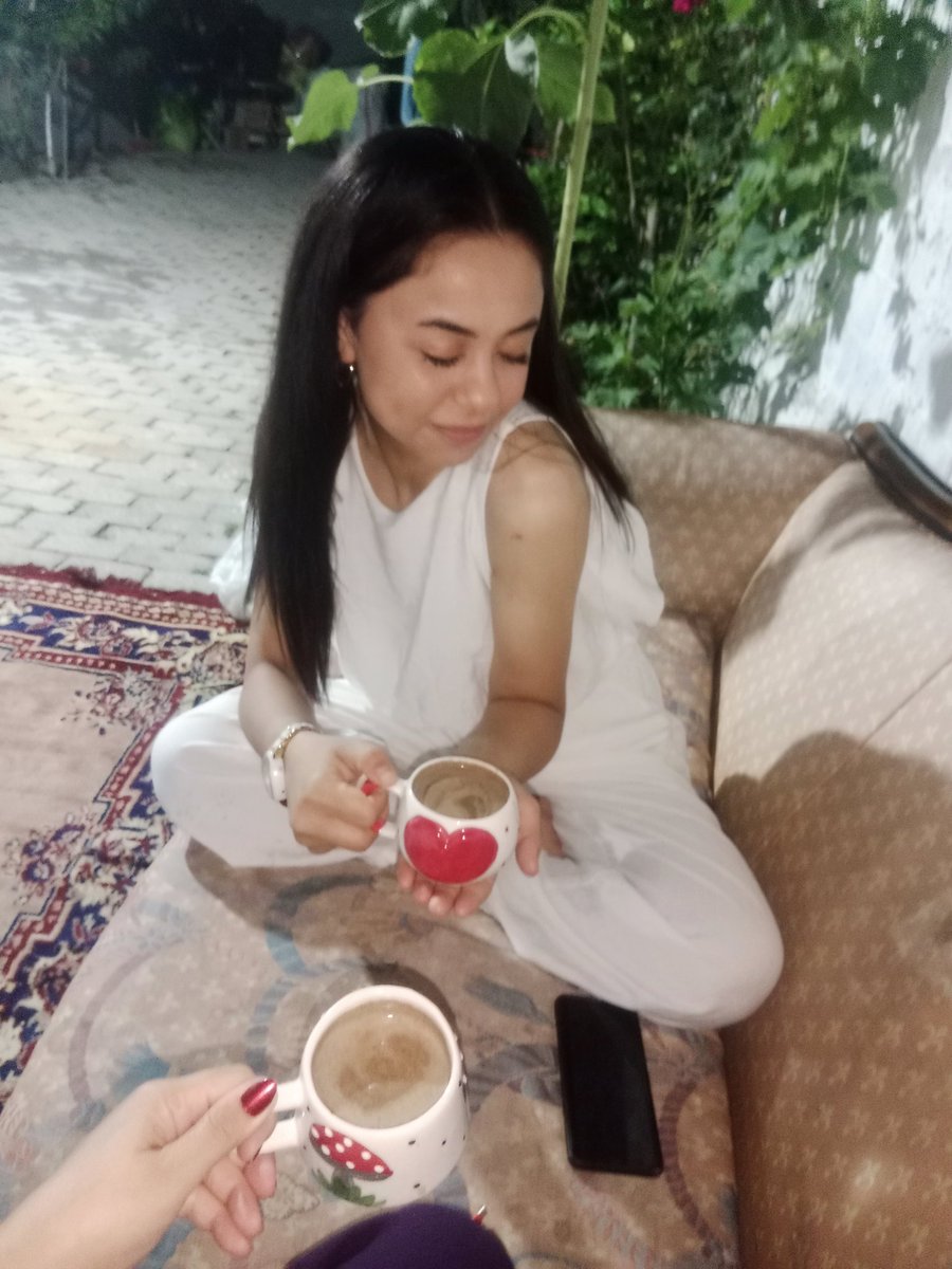 liimooonnn's tweet photo. Üniversite arkadaşıyla yıllar sonra yan yana gelmek bambaşka bir büyü. Aynaya baksan yaş aldık ama yan yana gelince yaşımız hala kampüsteki o tasasız 18. Onca yıl hiç geçmemiş, sanki her şey dün gibi. https://t.co/asny1OapUf