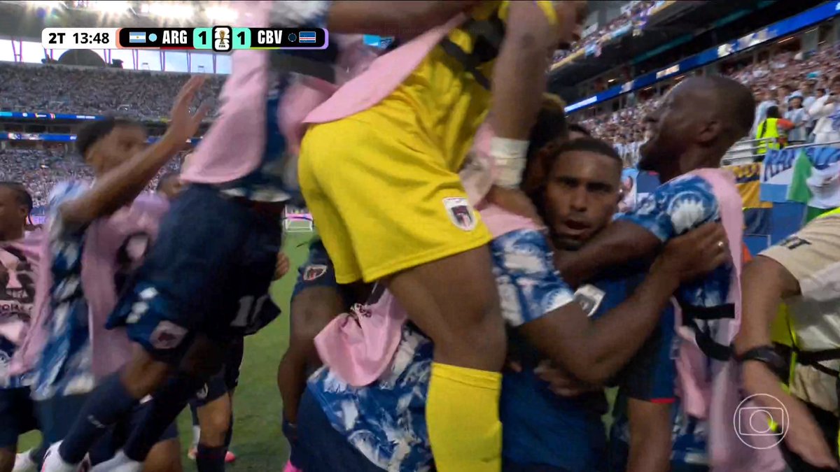 ZAMENZA's tweet photo. É GOL DE CABO VERDE!!!!!!!!!!!!!!!!!!!!!! CHUPA ARGENTINA!!!!!!!!!!!!!!!!! #ARGxCBV https://t.co/9QscdFucfI