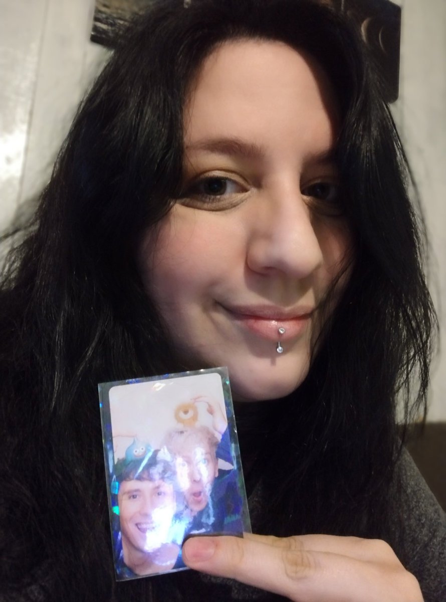 placebothecure's tweet photo. Nunca subo nada para el phannie friday porque ya está mi cara de pfp y me da paja lol  Ignoren mi pelo chascudo. Y mis ojeras de docente exhausta. Y las arrugas porque soy anciana. Me dio paja sacar a los muchachos del sleeve, pero ya saben que ellos están hermosos 🫰🏻 https://t.co/WwOwnYYmAN