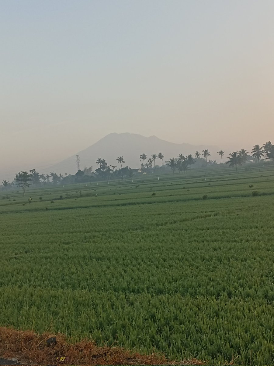 kadal87's tweet photo. Gn kawi masih jauh https://t.co/xzOPmchWtP