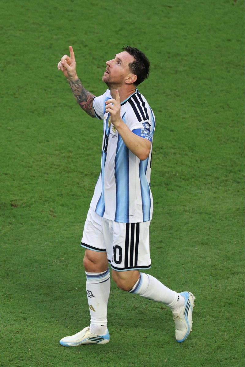 idextratime's tweet photo. 🚨 BREAKING: My GOAT Leo Messi jadi pemain PERTAMA dalam sejarah yang mampu mencetak gol di SEMUA babak Piala Dunia. 🐐

✅ babak grup
✅ 32 besar
✅ 16 besar
✅ perempat-final
✅ semi-final
✅ final https://t.co/aQGsvVL9zq