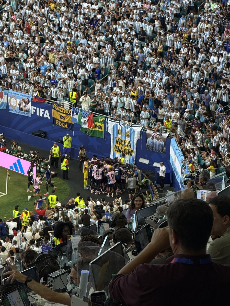 Tercer_TiempoGT's tweet photo. LOCURA EN MIAMI GOOOOOL DE CABO VERDE 🇨🇻 
Argentina 1 - Cabo Verde 1 
Minuto 58’ https://t.co/2zDWkQ8knZ