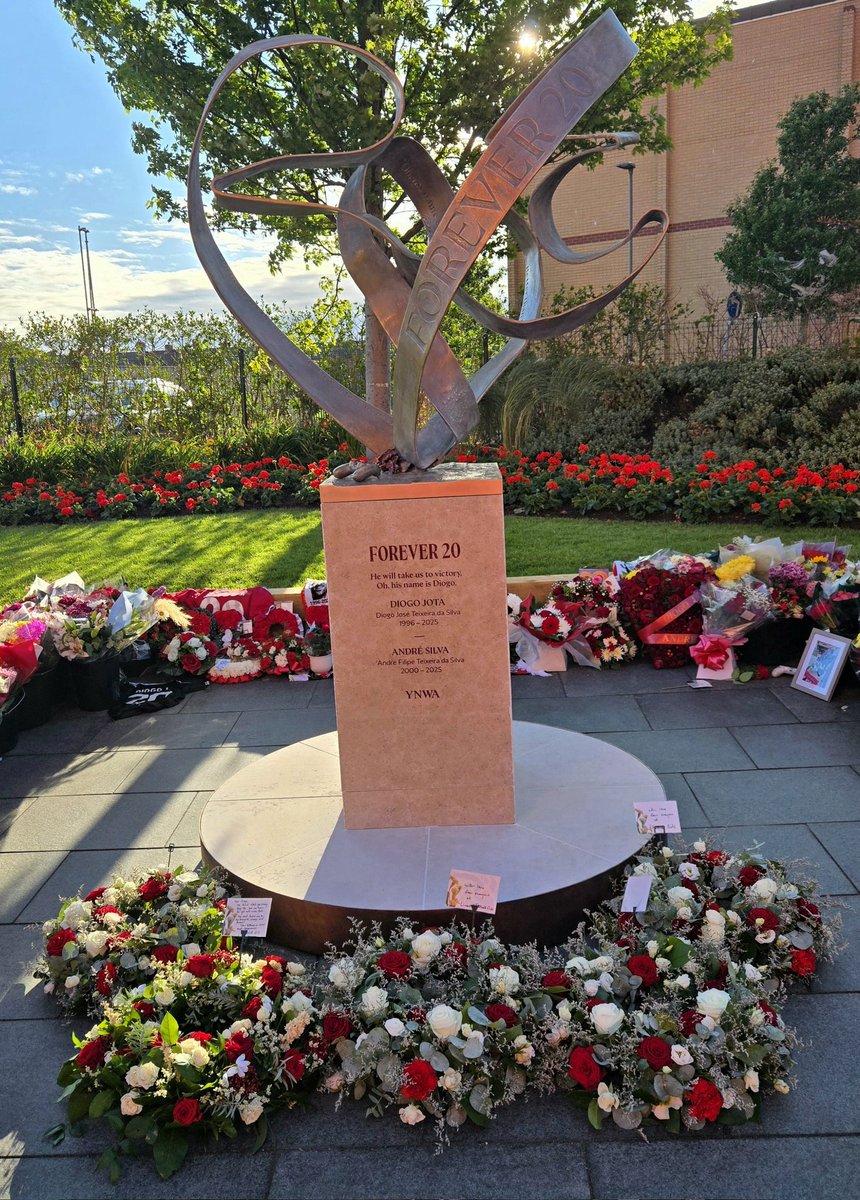 AlienDannyD's tweet photo. Anfield, DJ's Memorial https://t.co/s2nmBcN6l9