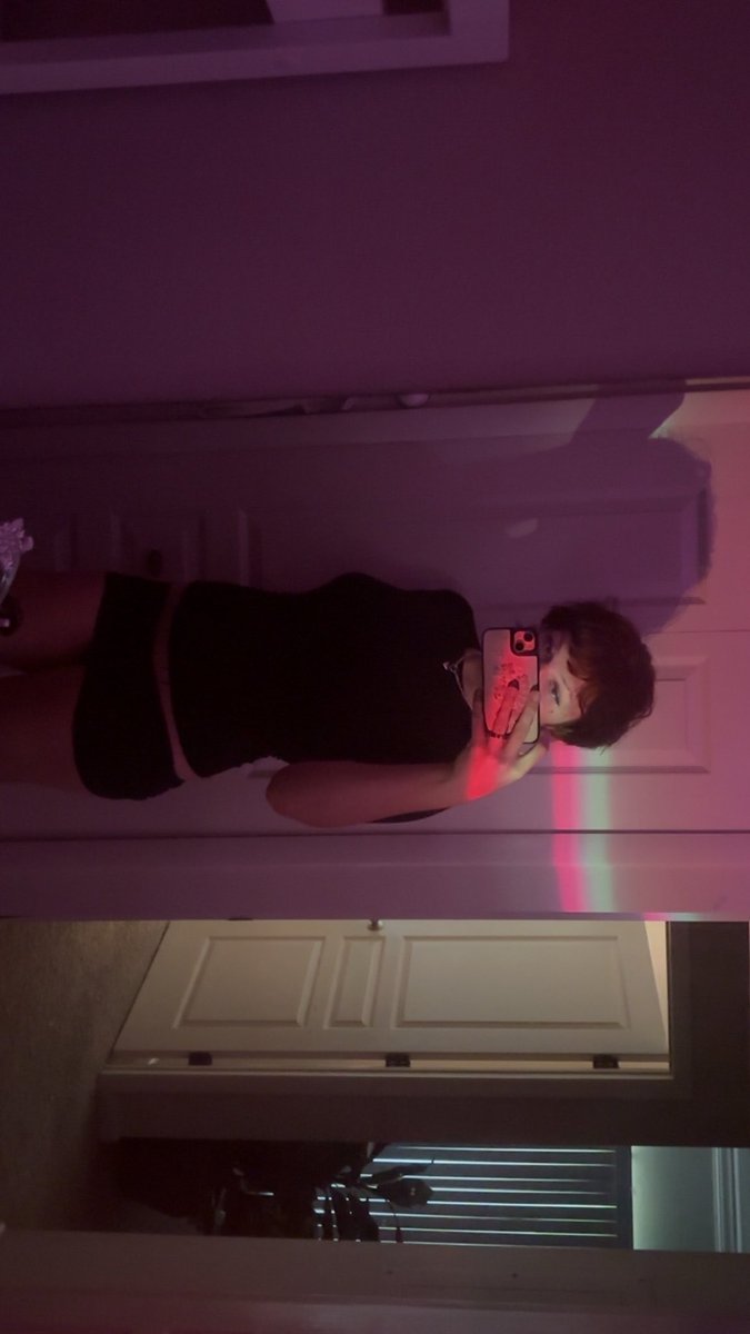 yafavts's tweet photo. like T girls w short hair ? 

#tgirl #trans #fem #T4T https://t.co/ktOKRfApRA