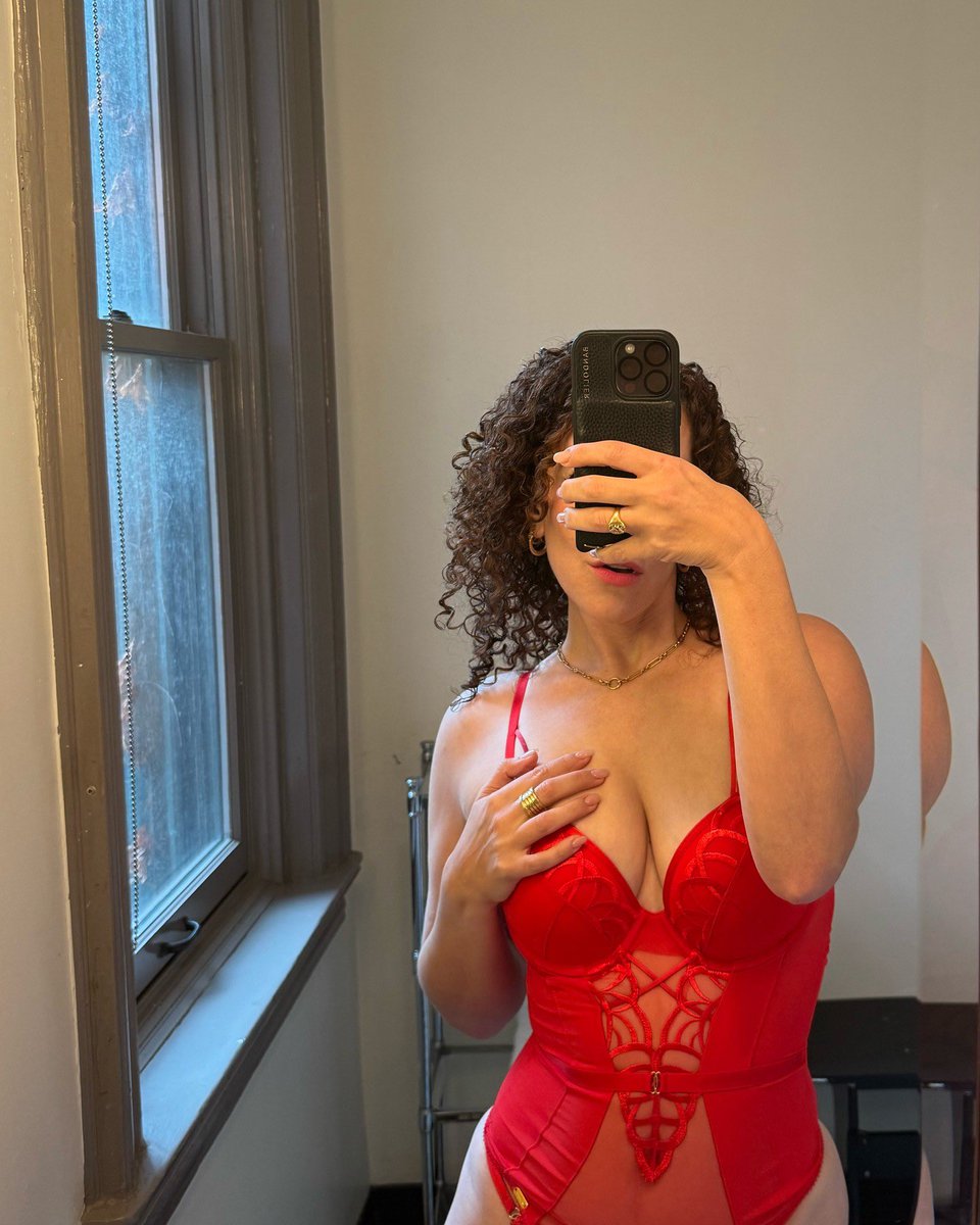 all4evan's tweet photo. This body owns your mind… and soon your wallet will follow. https://t.co/l0Ke4ouf3p