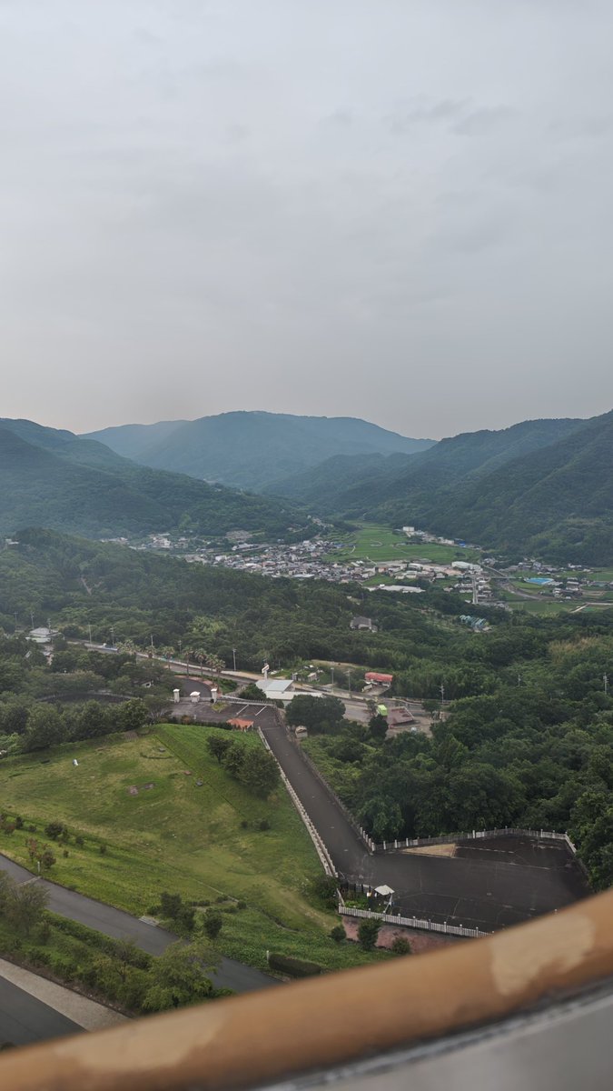 aktshkai02's tweet photo. 小豆島来るのも5度目にして漸く中を拝観させて頂きました
最上階からの眺めも良かったですね
(今日は高い所にばっかり登っている😆)
#小豆島大観音 https://t.co/Ho5eFlSnXw