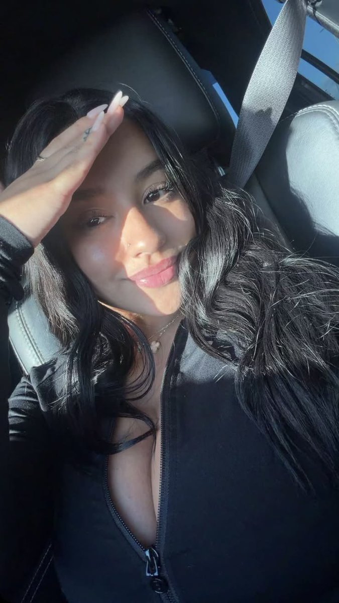 Officialsarixo2's tweet photo. How’s y’all day going 😍🍒 https://t.co/rOoIWJcUBE