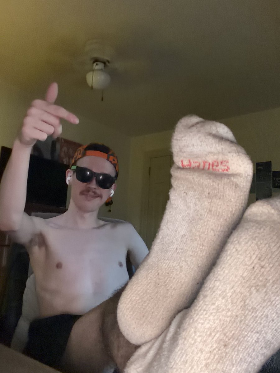 phillysockdude's tweet photo. sweaty bartender feet for your pleasure 😈

#feet #socks #gay #dirtysocks #hanessocks #sockworship #footworship #gayfeet #twink #underwear #boxers #sweatyboxers #whitesocks #sweatysocks #malefeet #malesocks https://t.co/kwGfXIk6MI