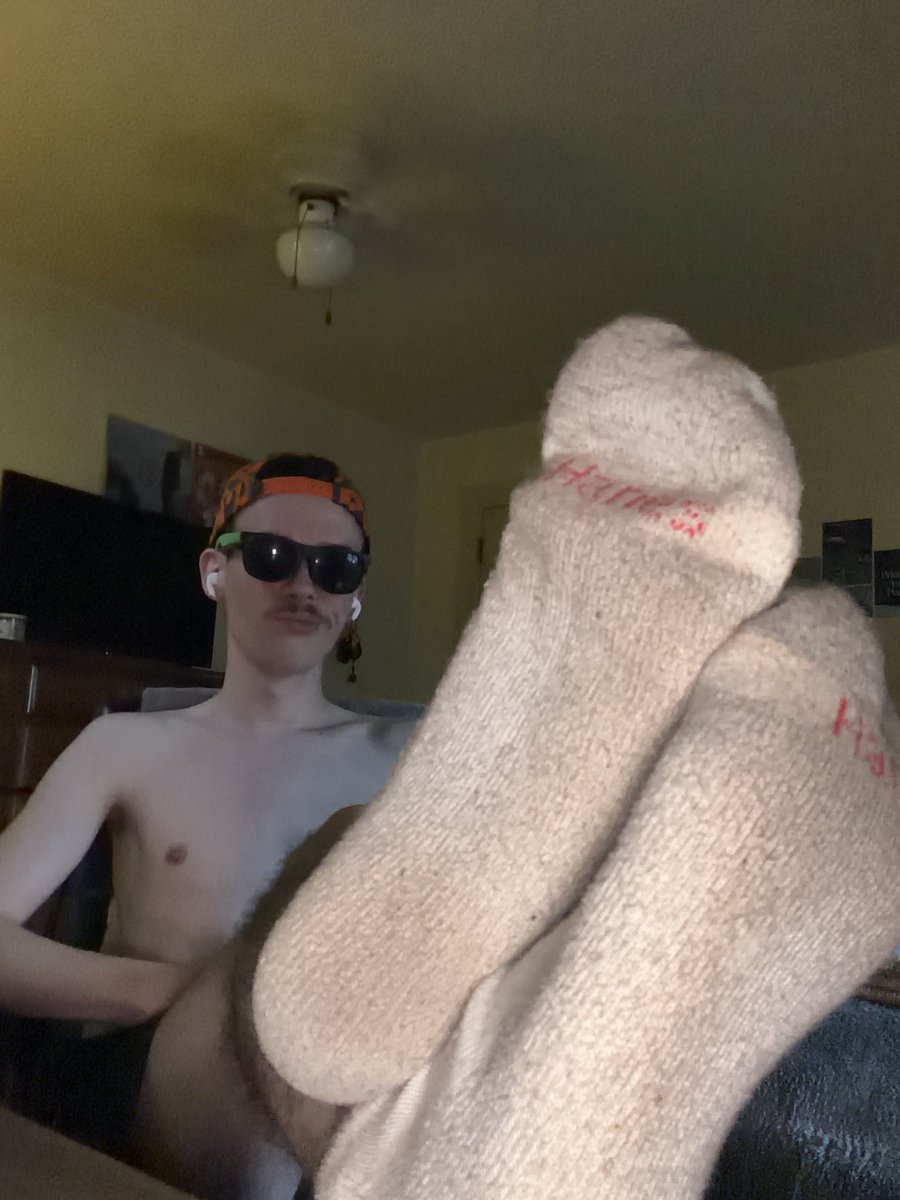 phillysockdude's tweet photo. sweaty bartender feet for your pleasure 😈

#feet #socks #gay #dirtysocks #hanessocks #sockworship #footworship #gayfeet #twink #underwear #boxers #sweatyboxers #whitesocks #sweatysocks #malefeet #malesocks https://t.co/kwGfXIk6MI