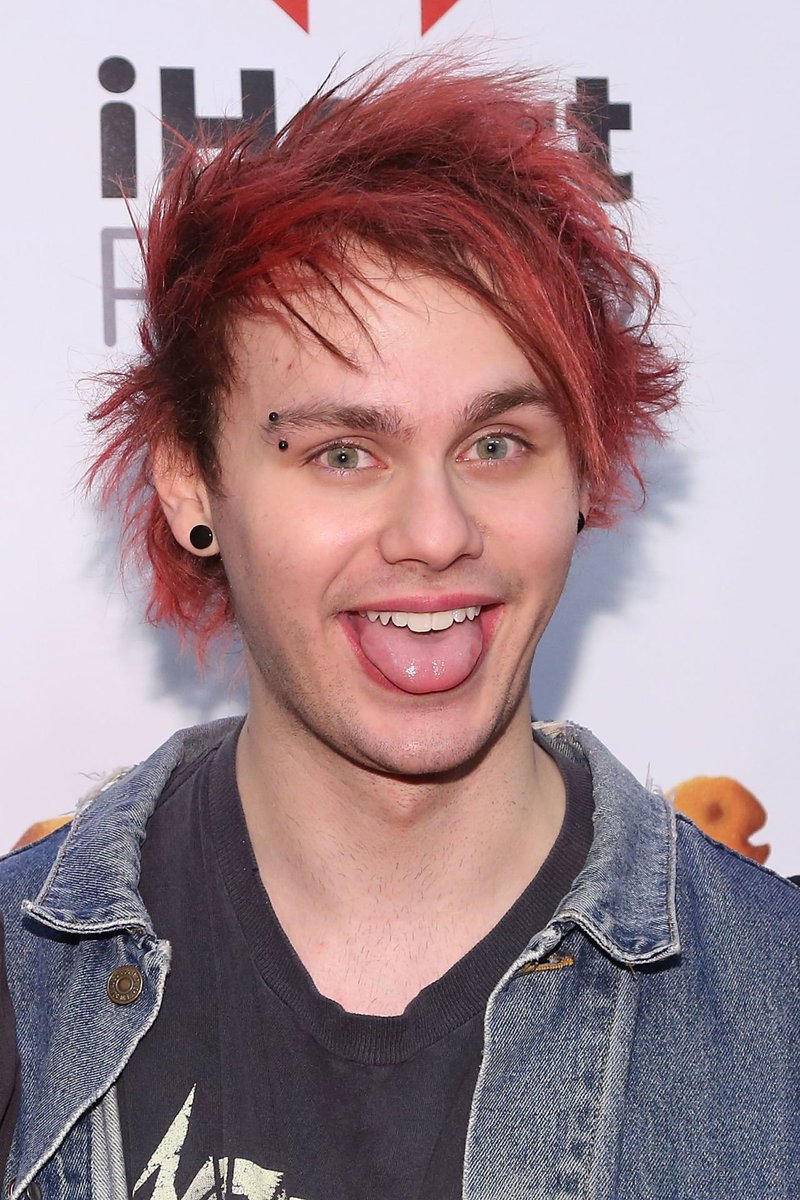 bymiilly's tweet photo. isso é tao 5sos 2014 https://t.co/D5v6d6TeQD