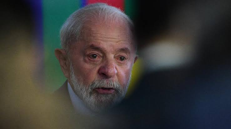 ThayzzySmith's tweet photo. 🇺🇸🇧🇷‼️Victor Shimada foi um dos empresários brasileiros sancionados pelos Estados Unidos nas últimas horas por seus vínculos com o PCC e lavagem de dinheiro. 

Anteriormente, Andrei Rodrigues, diretor da Polícia Federal indicado por Lula, havia declarado:

 “Os brasileiros sancionados não têm ligações com o crime organizado”. 

Após pressão dos Estados Unidos, a Polícia Federal passou a perseguir os sancionados, e Shimada agora está foragido; apenas sua secretária foi presa.