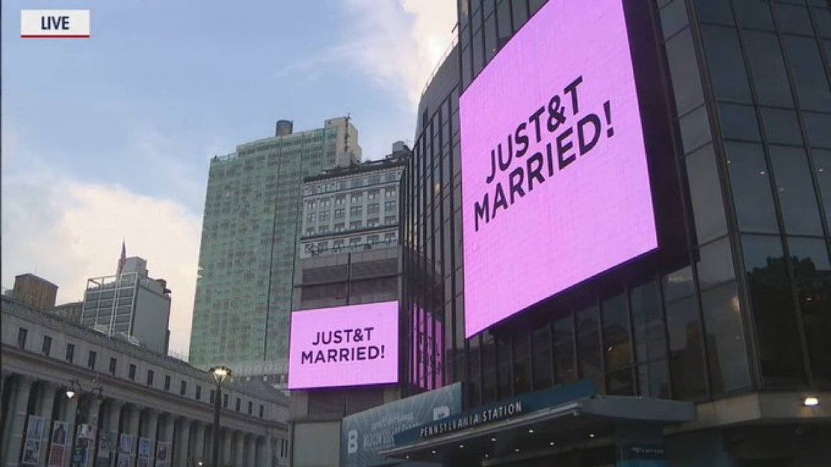 JackTomo7139's tweet photo. TAYLOR AND TRAVIS ARE OFFICIALLY MARRIED https://t.co/464E4LOu8m
