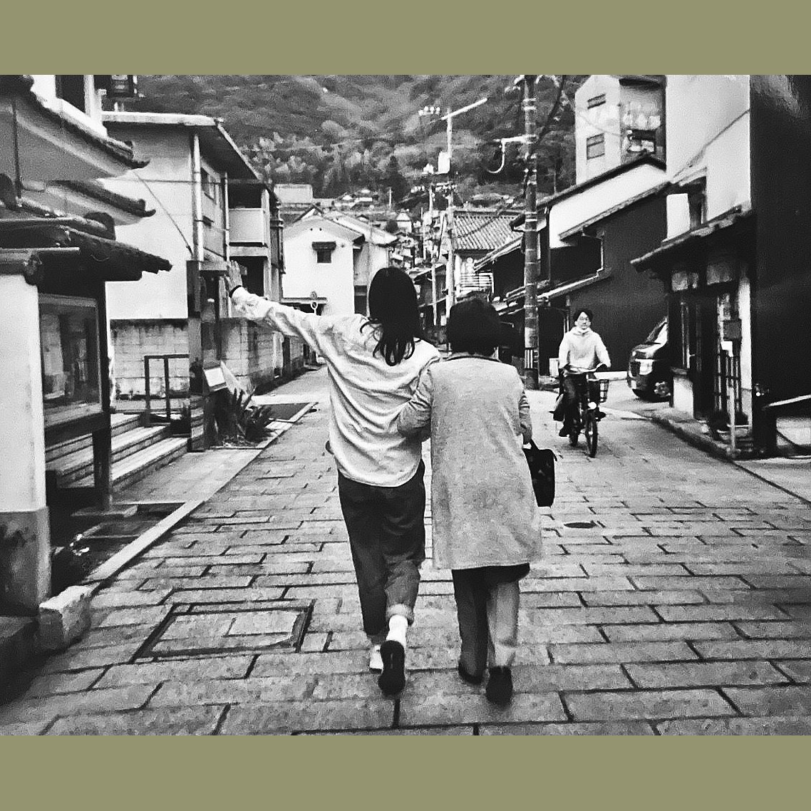 markcrilley's tweet photo. Photo of my daughter and her grandmother in Japan, taken a few years ago by Miki. https://t.co/Xi8p3Z3I4m