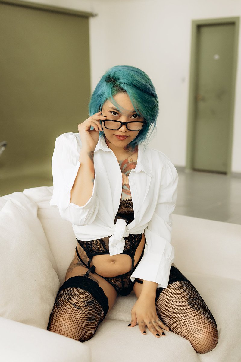 SophyaSplit's tweet photo. Posso ser a sua professora?
#sexy https://t.co/jLHHYUkXHt