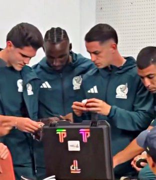 MarioNawfal's tweet photo. 🚨🇲🇽Update on the SteveWillDoIt Rolex saga: 

FIFA is REPORTEDLY investigating how he even got access to Mexico's players, Hublot is furious because El Tri is contractually THEIR team, and the squad has now returned every single watch. 

Imagine surviving the group stage, winning a knockout match, getting a free Rolex, and then having to give it back over a sponsorship clause. 

The most 2026 World Cup story imaginable.

Source: @AllFutbolMX / Writer: Daniel