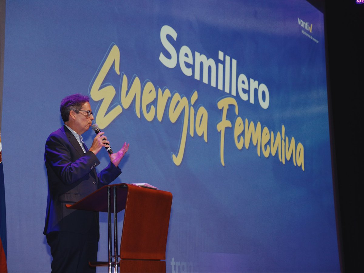 RodolfoAnayaA's tweet photo. Un post largo, pero que lo vale para contar un viernes inmejorable: 22 mujeres certificadas como técnicas en Mantenimiento de Maquinaria Industrial por el @SENAComunica en el marco del Semillero de Energía Femenina 2.0 de @grupovanti; un panel maravilloso con personas referentes en equidad de género; videos increíbles con mujeres del Semillero 1.0, del 2.0, y de 5 profesionales extraordinarias que han dejado huella en sus sectores; y una rueda de empleo para comenzar a concretar opciones laborales.

Lo que me queda: es un tema de oportunidades, no de falta de capacidades; debemos promover que las mujeres visibilicen sus logros; quienes estamos en posiciones de poder debemos generar transformaciones; hay que ayudar a que las mujeres crean en sí mismas.

Gracias a los extraordinarios resultados, se viene el Semillero 3.0. Es lo que tiene el gas natural, #energíaesencial: transforma vidas.