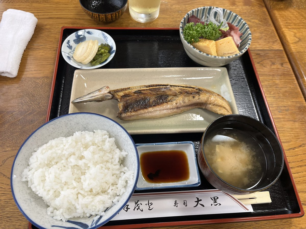 harb_tea1's tweet photo. ランチ

お魚食べたくて、お寿司さんへ
焼き魚定食はお刺身も付いているの

2026.7.3

#大黒寿司 https://t.co/knAYlmW5Gi