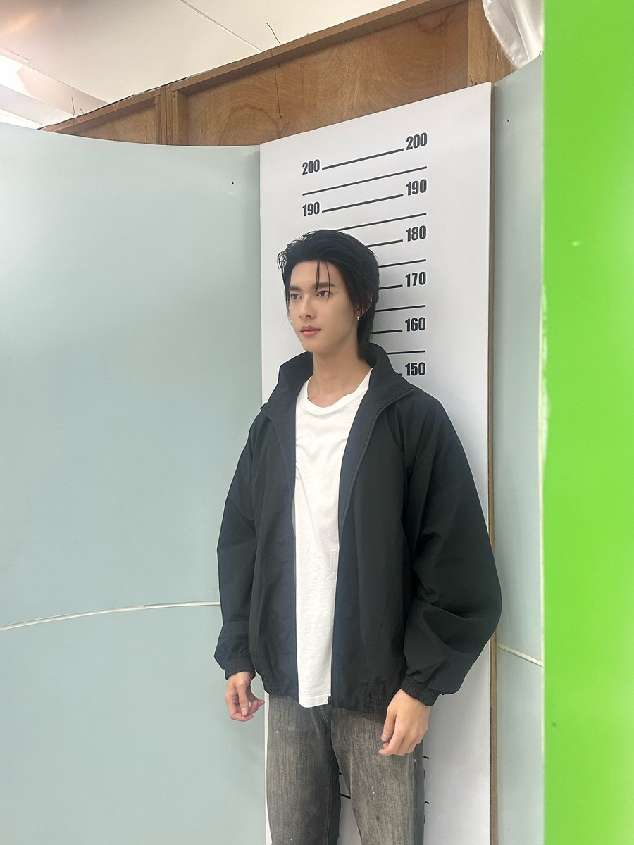 RainbowNewsent's tweet photo. หล่อแบบราชการรับรอง “พูห์ กฤติน” #ppoohkt ทำแฟนๆ ใจละลาย รูปติดบัตรยังเอาอยู่ทุกองศา

ทำเอาแฟนๆ แห่โฟกัสกันสนั่นโซเชียล เมื่อมีภาพบัตรประชาชนของ “พูห์ กฤติน” ถูกพูดถึง งานนี้หลายคนถึงกับแซวว่า ขนาดรูปติดบัตรที่ขึ้นชื่อว่าปราบเซียนที่สุด หนุ่มพูห์ยังเอาอยู่แบบสบายๆ ด้วยหน้าตาคมละมุน ออร่าความหล่อที่ทะลุเฟรม ทำให้แฟนๆ พร้อมใจกันคอมเมนต์ชื่นชมว่า “หล่อแบบราชการรับรอง” และ “รูปติดบัตรยังหล่อขนาดนี้ ตัวจริงจะขนาดไหน” เรียกว่าเป็นอีกหนึ่งโมเมนต์น่ารักๆ ที่ทำเอาโซเชียลใจละลายไปตามๆ กันทีเดียว