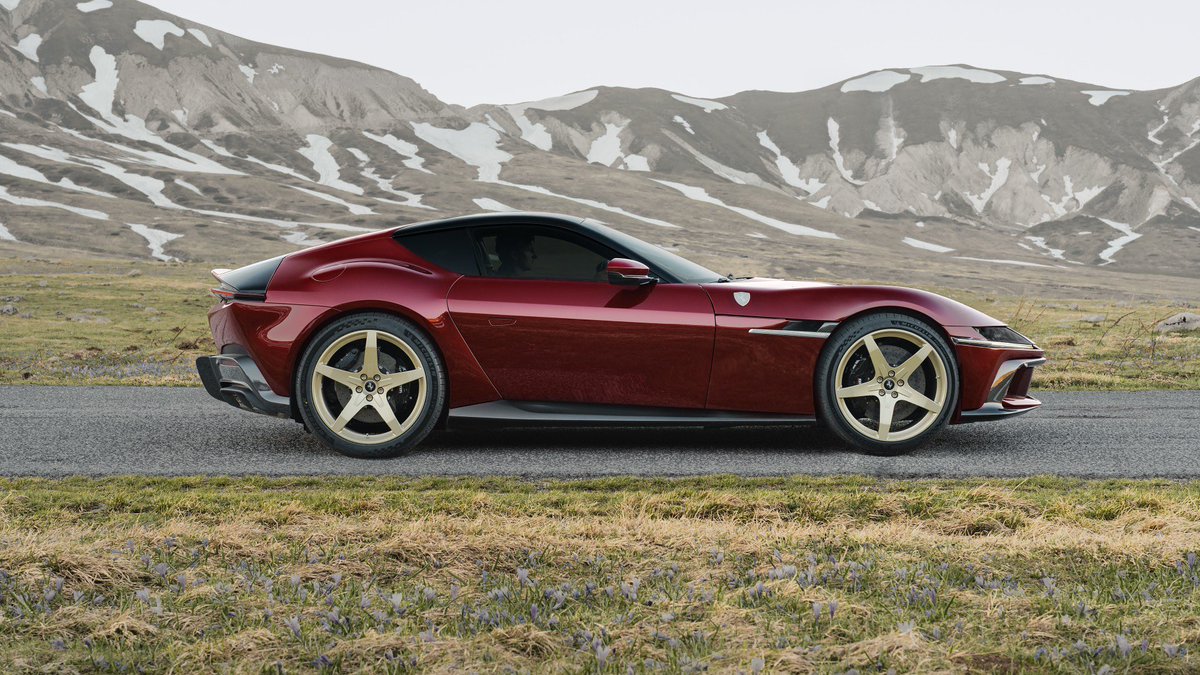 lovecars_jp's tweet photo. フェラーリさん、今度はMT“復活”

830馬力、9500回転の自然吸気V12にクラッチペダルとマニュアル・シフトを組み合わせ、マニュアーレ・バイ・ワイヤと呼ぶシステムで動かす。

結果MTとATの２つのモードが選べ、存分に走りを楽しんだあと、渋滞ではAT…という夢のようなトランスミッションを実現した。

先日ルーチェで世界を騒がせたフェラーリが、今度はMTを復活させた。まさに対極の世界も提供。

その名は「12チリンドリ マヌアーレ」、世界限定1499台の宝石は瞬殺に違いない。