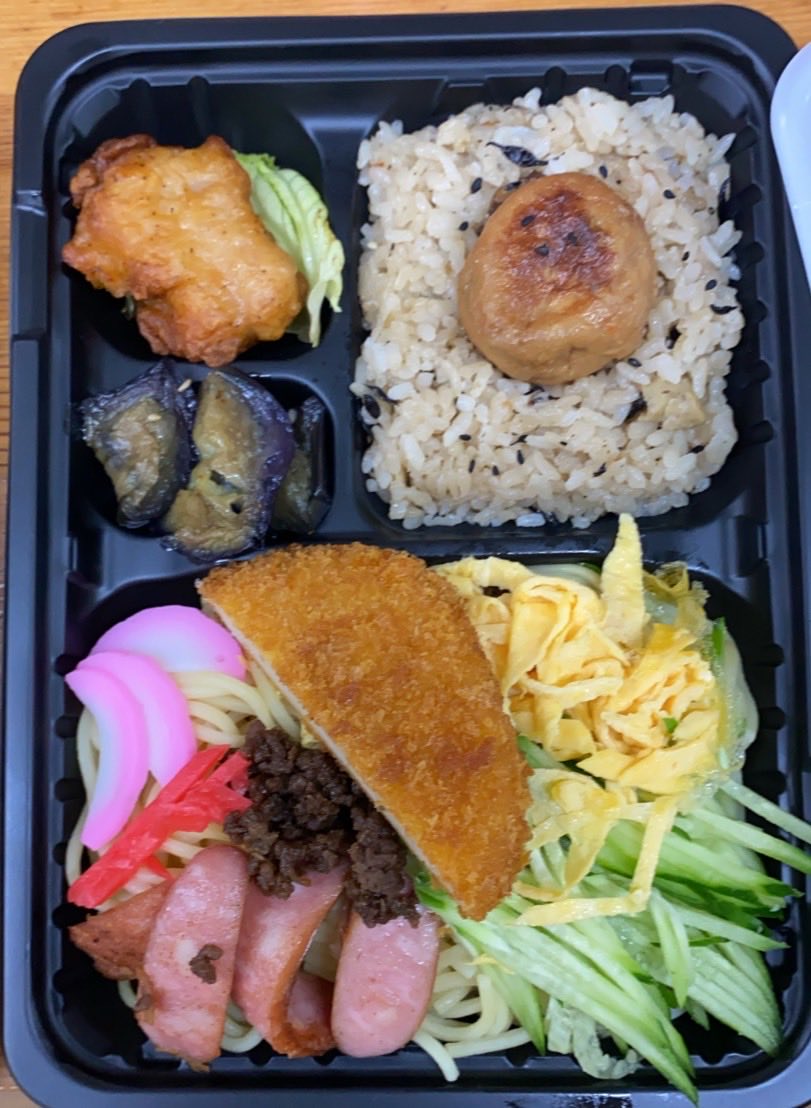 isaodoo's tweet photo. おはようございます！🌞
熊本県南関町にある功堂です。

本日のご予約のお弁当🍱
•鶏肉とごぼうの炊き込みご飯と冷やし中華のセット弁当
•ゲソ天タルタルと冷やし中華のセット弁当

冷やし中華は、タレが美味しいとご好評頂きました！👀

本日も宜しくお願いします🙇
 #南関町 #熊本 #ランチ #お弁当 https://t.co/rkY6DQN6Fl