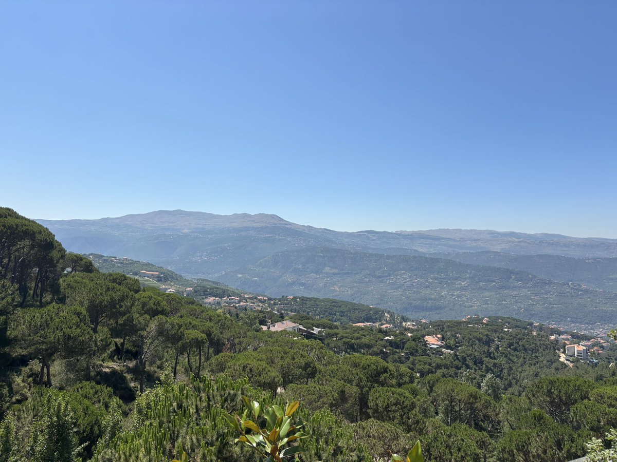 LibanMon's tweet photo. Au sommet, le Liban dévoile toute sa grandeur 🇱🇧
Bonjour 👋 https://t.co/X9caQSJfjM