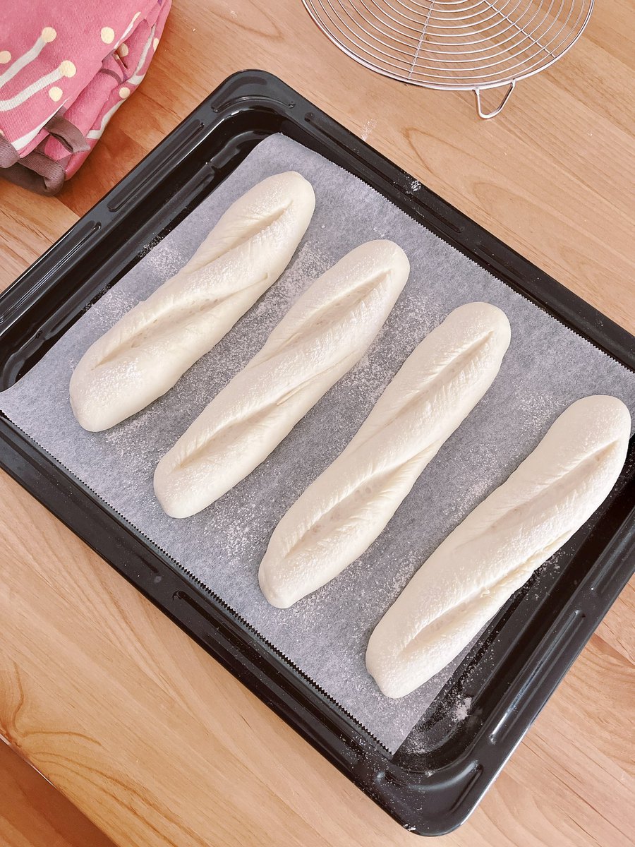 tku773's tweet photo. 夫からリクエストがあったから今週は明太子フランスパン🥖
完成の写真撮る前に食べられた😂
#パン作り https://t.co/22BCCPz0nR