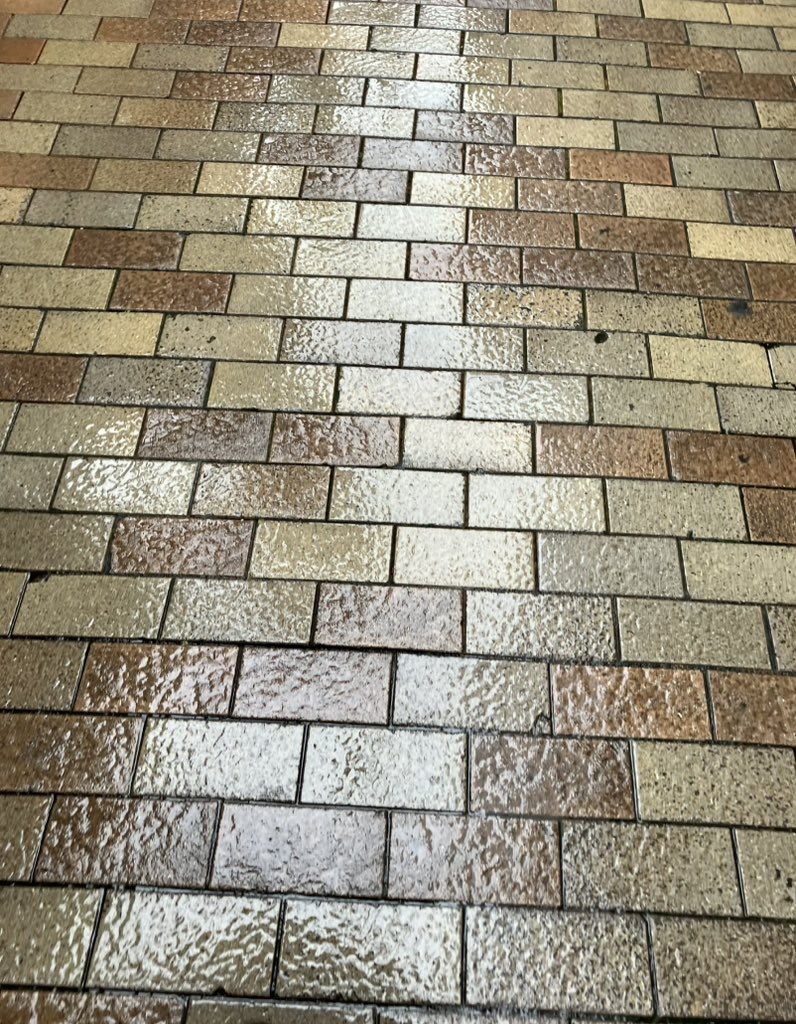 PRK_Republic's tweet photo. 神戸は雨だよ… https://t.co/sXtx1H1l1B
