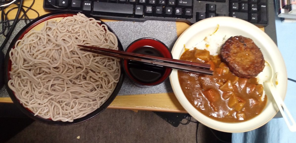 tukiandon's tweet photo. ちぃと遅い昼メシ、割とガッツリ😅 https://t.co/10RcDlg5BA