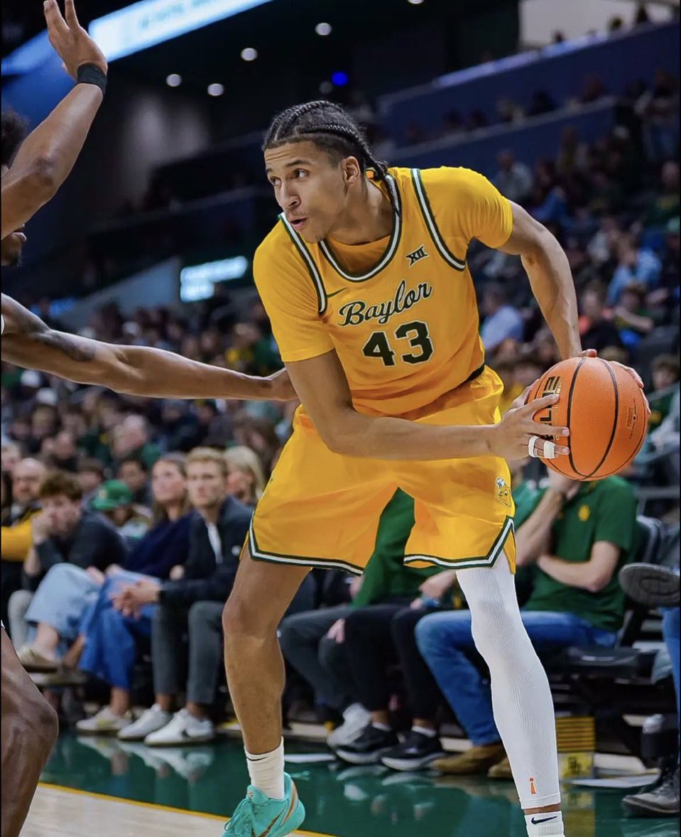 LALMuse's tweet photo. “That young guy has a bright future. There could be minutes for him this year with the Lakers.”

— The national broadcast after what they saw from Cameron Carr in his summer debut 👀🔥 https://t.co/8B23C53Feb