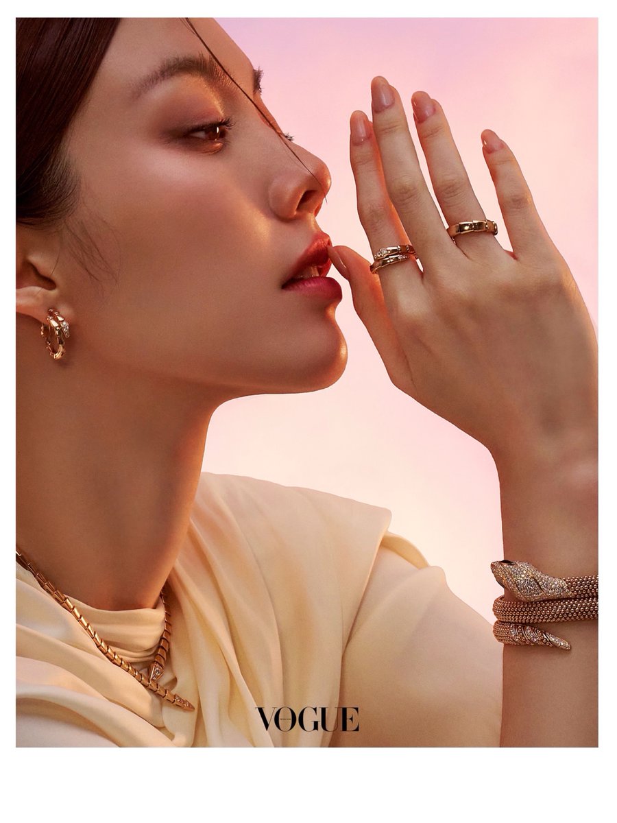 TrendFOrm_CNFC's tweet photo. Vogue Thailand Style Director (sanshai) IG Update [20260704] 🥵🫠

" THE SHADE OF SUNRAY "

#OrmKornnaphat #ออมกรณ์นภัส @ormmormm
#OrmFriendOfBvlgari #Bvlgari @Bulgariofficial
#VogueTHxOrm @VogueThailand https://t.co/5Jze6l0u15