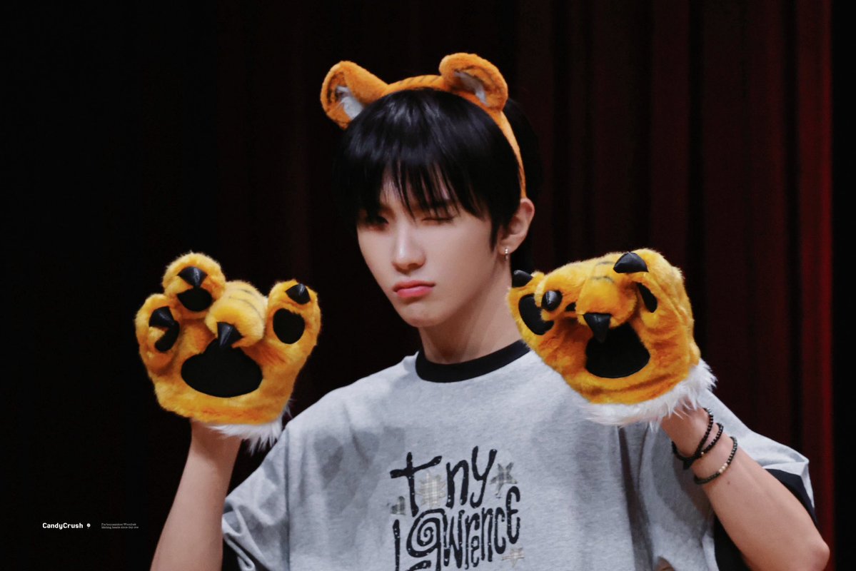 Mystar1129's tweet photo. 이 애기호랭이 머임?
아 무서워 ~~!! https://t.co/qqzM6ORlUA