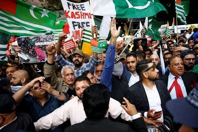 CellJammu's tweet photo. #KashmirisUnwaveringResolve
    •Kashmiris are determined to continue their struggle for liberation from Indian rule
    •Killings, arrests, torture can’t defeat the Kashmiris’ urge for freedom https://t.co/BJVX3Vun6C