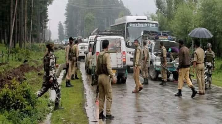 CellJammu's tweet photo. #KashmirisUnwaveringResolve
    •IIOJK people are ready to face Indian bullets but not surrender
    •Modi regime can’t defeat the spirit of Kashmiri people to win freedom https://t.co/mGOICIU53D