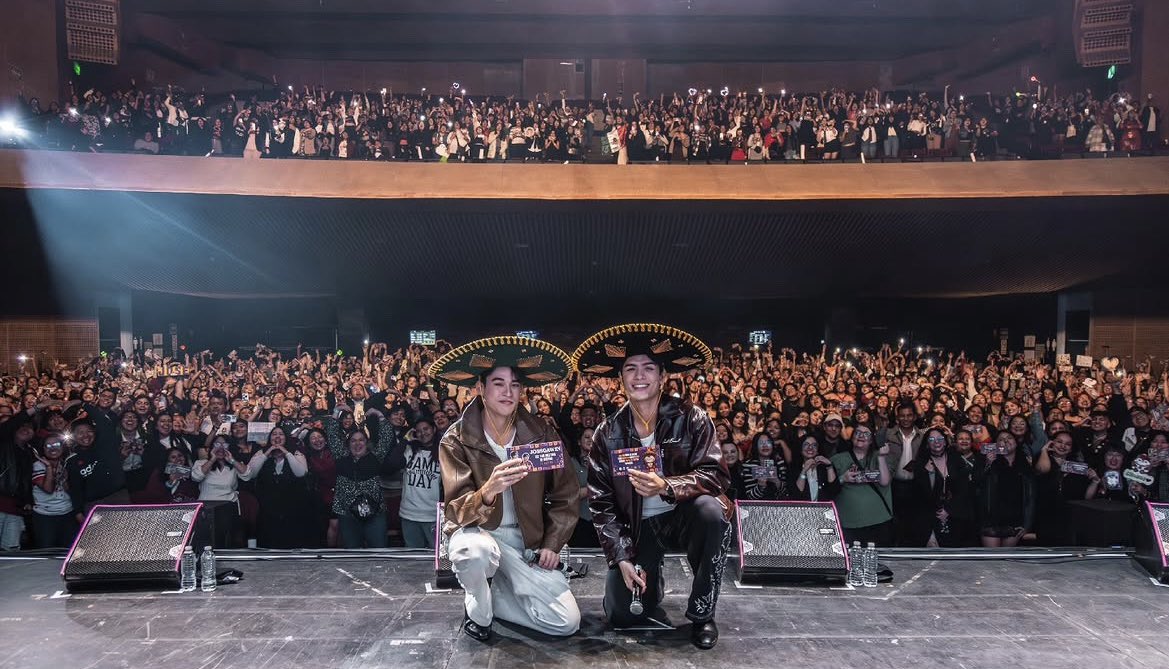 sk_lvrz's tweet photo. El jossgawin siendo solo un ship pudo llenar gran parte del auditorio bb y aun así aceptan llevar a 3 ships a Expo reforma con una promotora nada profesional y precios altos para que ni siquiera veas o escuches bien
#CambioRecintoOFDOMX
#OLFDreamOnAmericasTour
@GMMTV @zafiroLive https://t.co/11r1VNJUUL