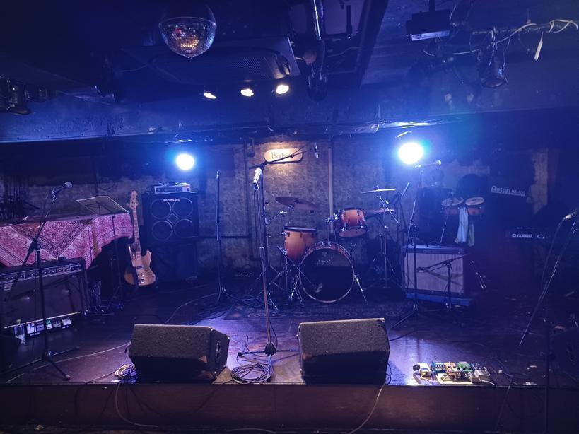 nukuboz's tweet photo. ライブやっていくわよ https://t.co/jvz3yawme7