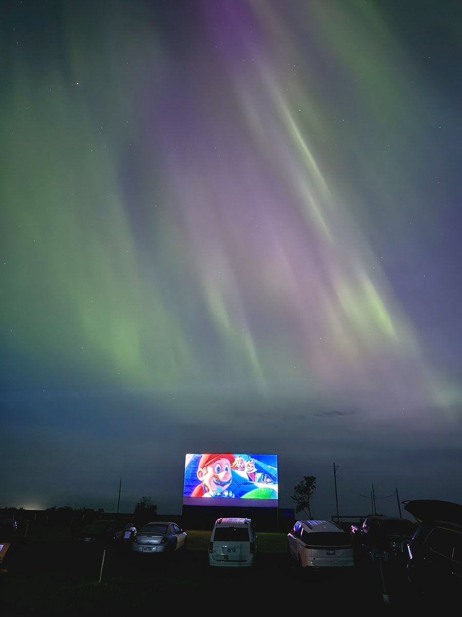 MisheylaIwasiuk's tweet photo. Movie AND a show. 

@TweetAurora

SW Manitoba 

@aaronjayjack https://t.co/NZOSAF0Ib7