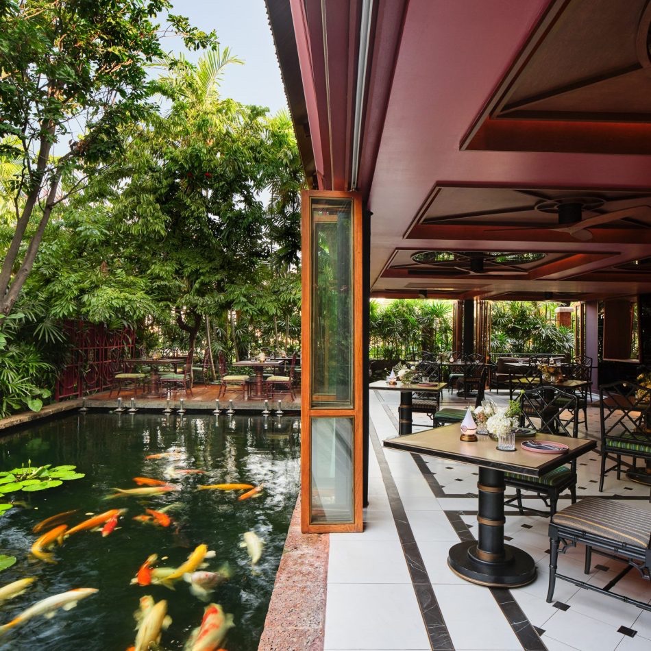 MET7810's tweet photo. こんにちは😃

今日は「Jim Thompson, A Thai Restaurant」です😉
まぁ誰でも知ってるって言うくらいの有名な場所ですがそこのレストランで高級感が凄いですが料理自体は手が出ない訳じゃないです😅
だいたい300B(¥1,500)くらいで高いって言えばそうですね😆
でもここならしょうがないですね😂 https://t.co/mKO3B9syAw