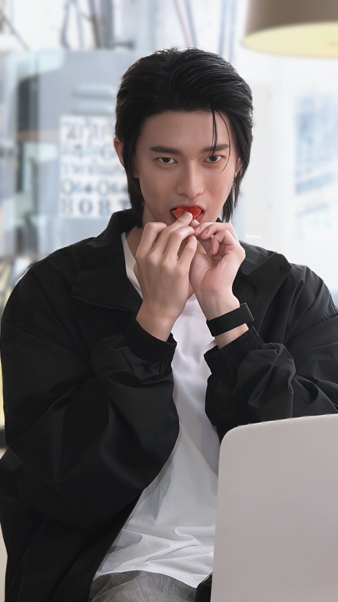 Bbubble_03's tweet photo. 🌚✨️🍓🤏🏻

#23DegreeOfPOOH 
``#ppoohkt __ @ppoohkt ~°●°~ https://t.co/ixsiUdg4Q6