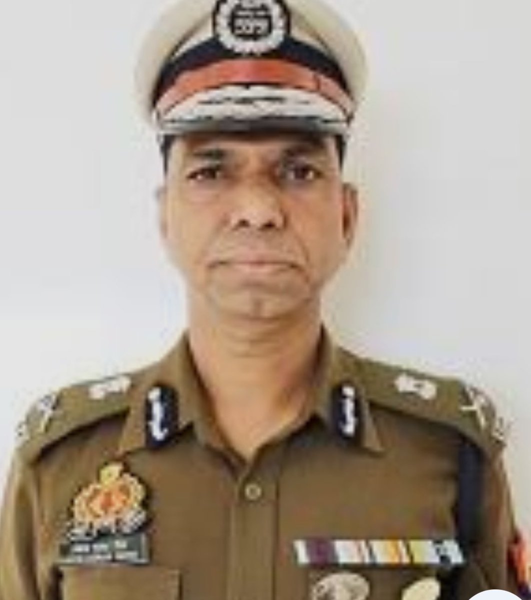 arpispeaks's tweet photo. Under Akhilesh Yadav's rule, Muslims felt emboldened and confident that no matter what they did, Akhilesh Yadav and Azam Khan would protect them from punishment. 

Driven by this sense of impunity, on July 6, 2011, a Muslim mob in Moradabad lynched DIG Ashok Kumar Singh, releasing him only after they were convinced he was dead.

Due to this brutal beating, Ashok Kumar Singh fell into a coma for 12 days; both his eardrums were ruptured, he lost vision in one eye, and he suffered fractures in 13 places, including eight broken ribs.

A rumor had spread that someone had desecrated the Quran; acting on this, a large Muslim mob stormed the DIG's office, dragged him out, and nearly killed him. They also set several police vehicles on fire.

Although numerous police officers were present—armed with weapons ranging from 9mm pistols to AK-47s—no one fired a shot;  The reason for this is well known. Fearing the Akhilesh Yadav government, police officers stood idly by while the DIG was lynched.

Following this incident, Akhilesh Yadav and Azam Khan tried their best to protect the accused, neither pursuing the case properly nor appointing a competent public prosecutor.

After Yogi Adityanath came to power, the case file related to the lynching of DIG Ashok Kumar Singh was reopened. Video footage and other evidence were collected anew, a strong public prosecutor was appointed, and the court sentenced 16 accused to life imprisonment. 3 others were sentenced to 30 years in prison, while 4 accused had already died.

Therefore, if Akhilesh Yadav – and thus the Samajwadi Party – returns to power in UP, anarchy *Gundaraj* will reign once again. Muslims will become so confident that if they can lynch a DIG, ordinary Hindus will stand no chance against them.  

Therefore, all Hindus of UP should gear up for 2027 from now on and unite to re-elect Yogi-ji.