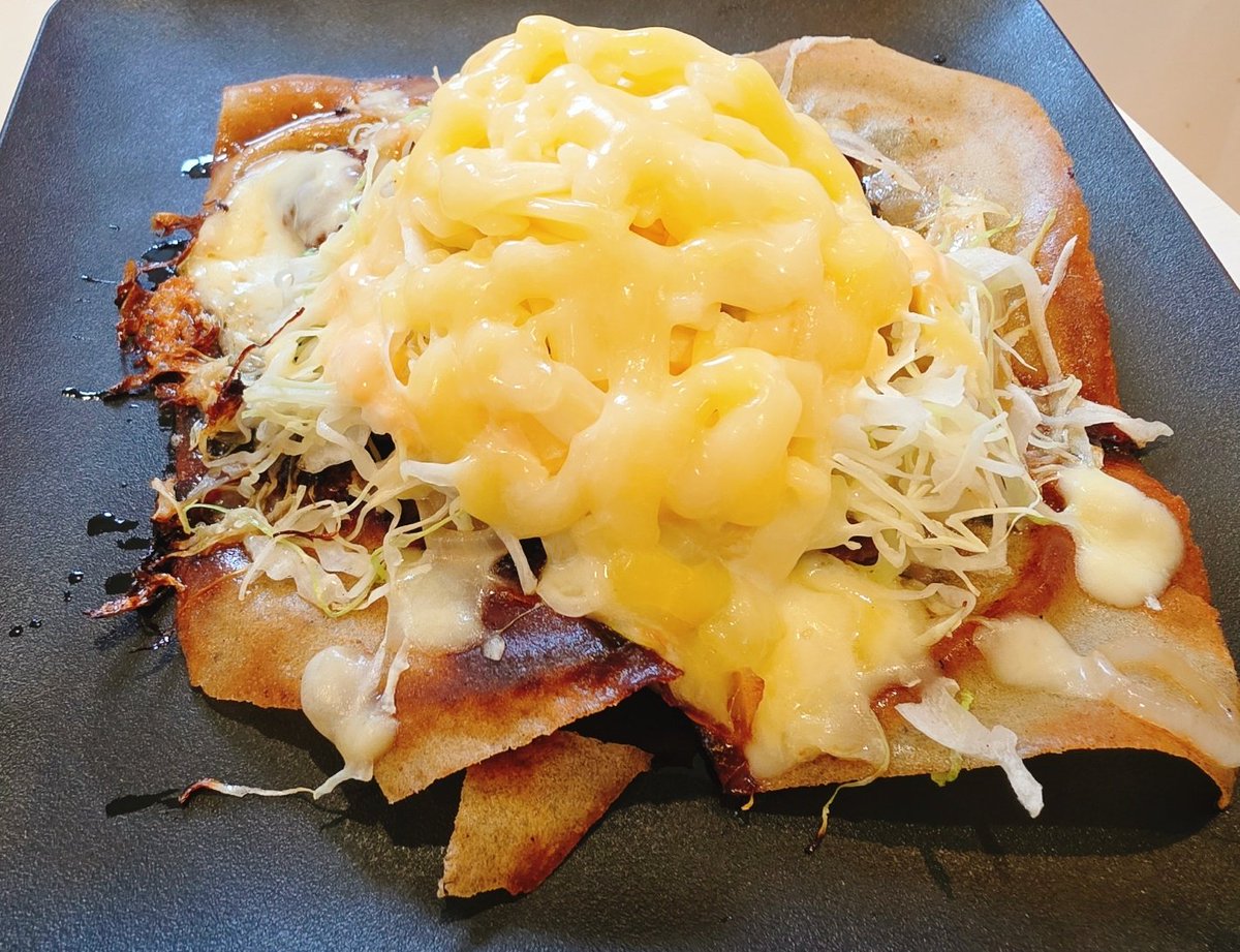 SOUAKI7's tweet photo. 春巻きの皮に
ハンバーグのタネ乗っけて焼いて
オニオンソテーと
キャベツ千切りと
オーロラソースと
チーズのせて蒸したやつ
うま(*´﹃｀*)
#ランチ https://t.co/RewtNjNqyN