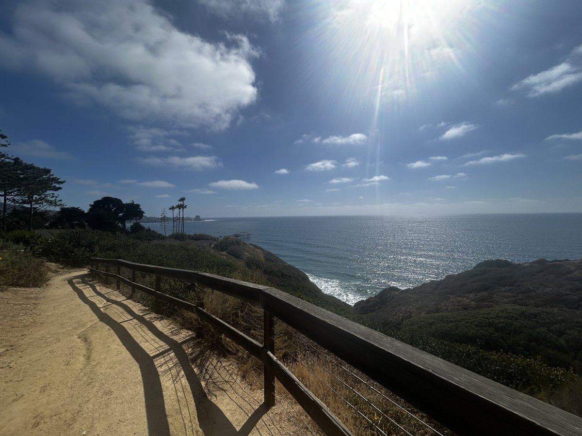 spacegirlsake's tweet photo. pay your taxes to the beautiful state of California and you’ll be reincarnated as a lotus flower or a lesbian with a lovely girlfriend who you can travel to the beach with regularly https://t.co/2Yx51vnYgP