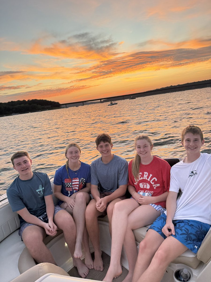 jermcwilliams's tweet photo. Nothing better than spending July 3rd on Norfork Lake with family watching fireworks. 30 year tradition 🇺🇸🎆 https://t.co/z8Nub9ZhmE