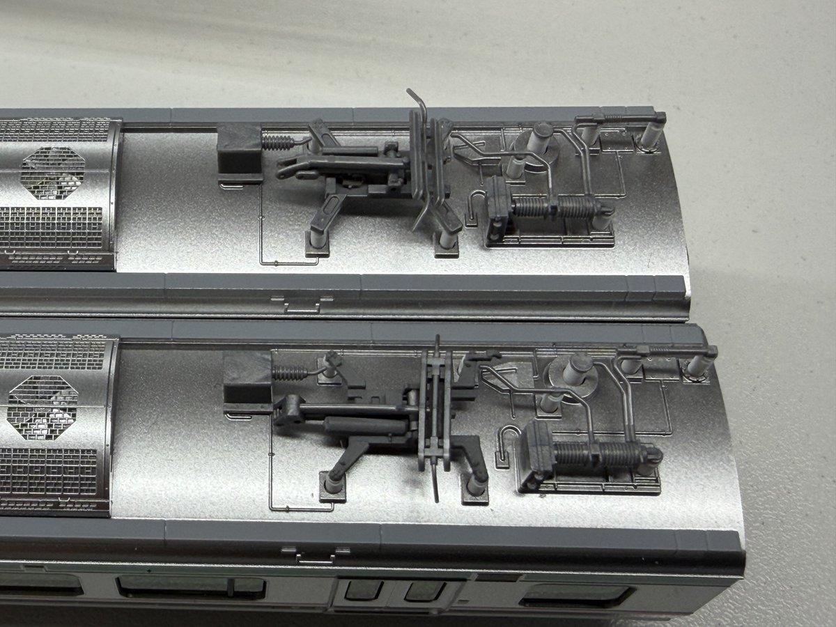 okome_workshop's tweet photo. P-115 PS109型パンタグラフ台座の試作品です。
それぞれE721系/701系に取り付けてみた例となります。

1〜3枚目は純正パンタグラフ(奥)との比較、様子はいかがでしょうか…？ https://t.co/kAb5oYf0PE