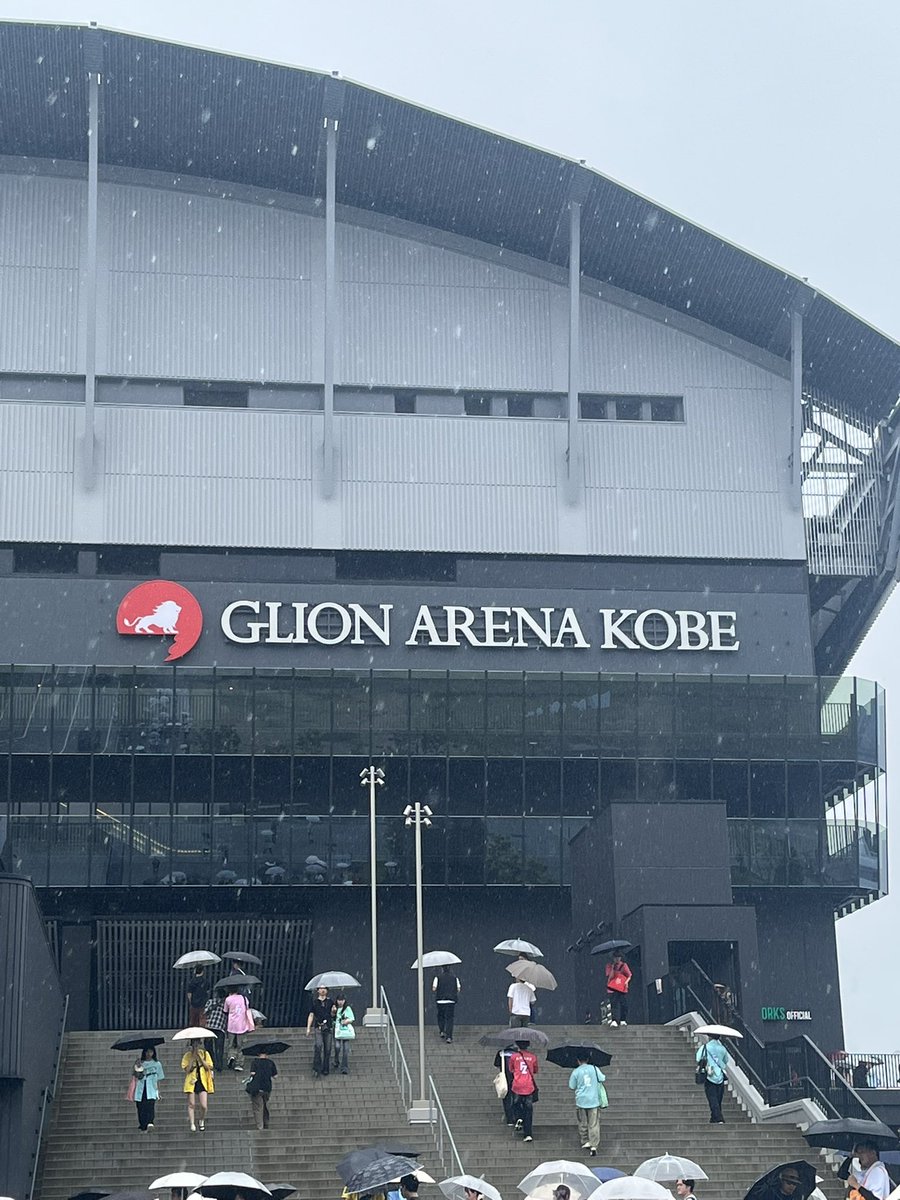 ayu___0328's tweet photo. 現着！
雨すごいなぁ☂️ https://t.co/BXhaolm4Sx