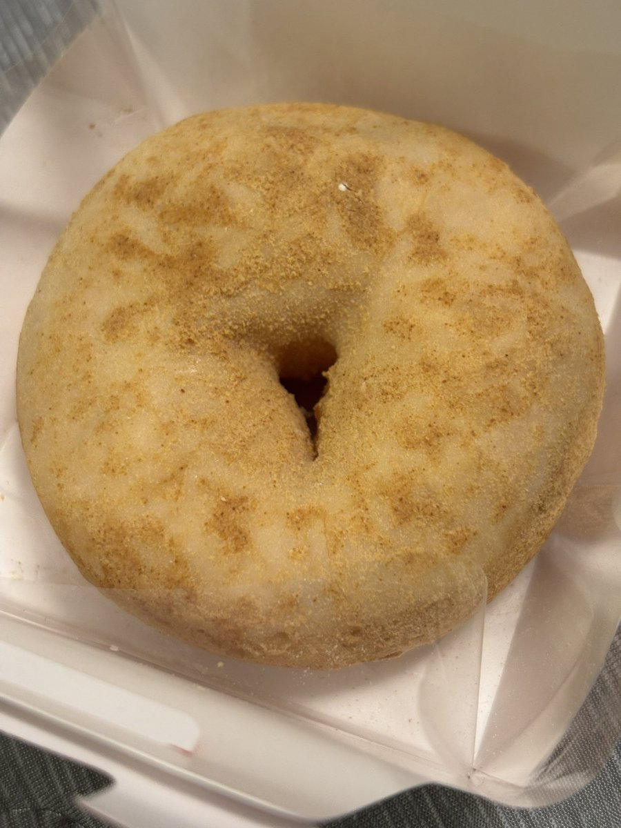 ufficio_brezza's tweet photo. やっと買えた。
きなこ味。
ん？ポンデリングと何が違うのか、、？ https://t.co/YJTSETM5aC