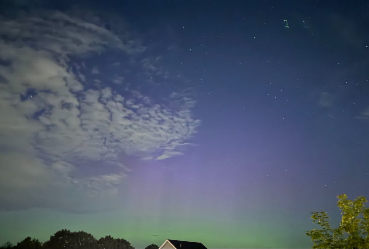 JordynLWYMMD's tweet photo. The northern lights coming out in New York for Taylor and Travis’ wedding🙂‍↔️💫you really can’t make this up https://t.co/qwGzgQSQ5U